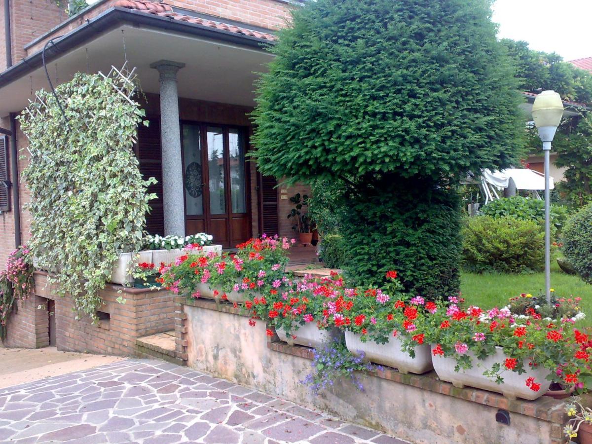 B&B Les Fleurettes Lomazzo Exterior photo