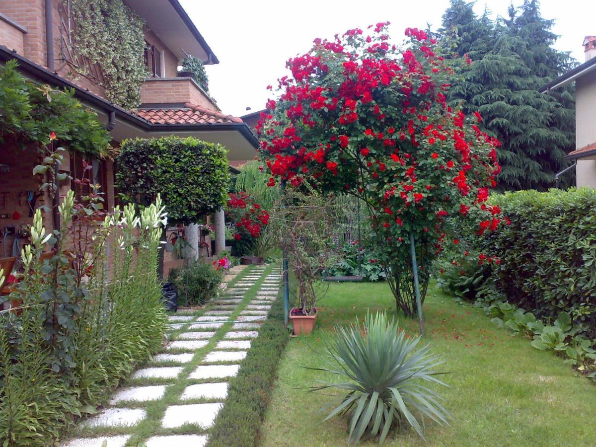 B&B Les Fleurettes Lomazzo Exterior photo